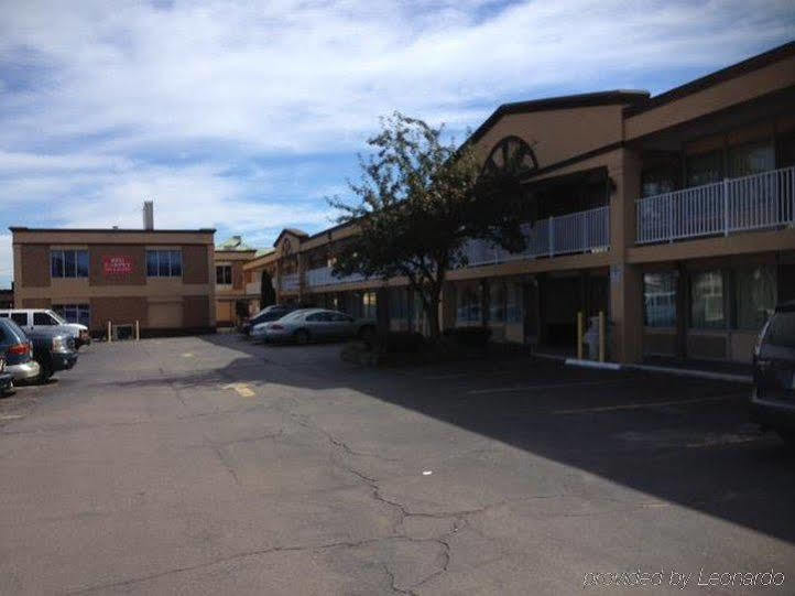 Red Carpet Inn And Suites Scranton Exterior photo