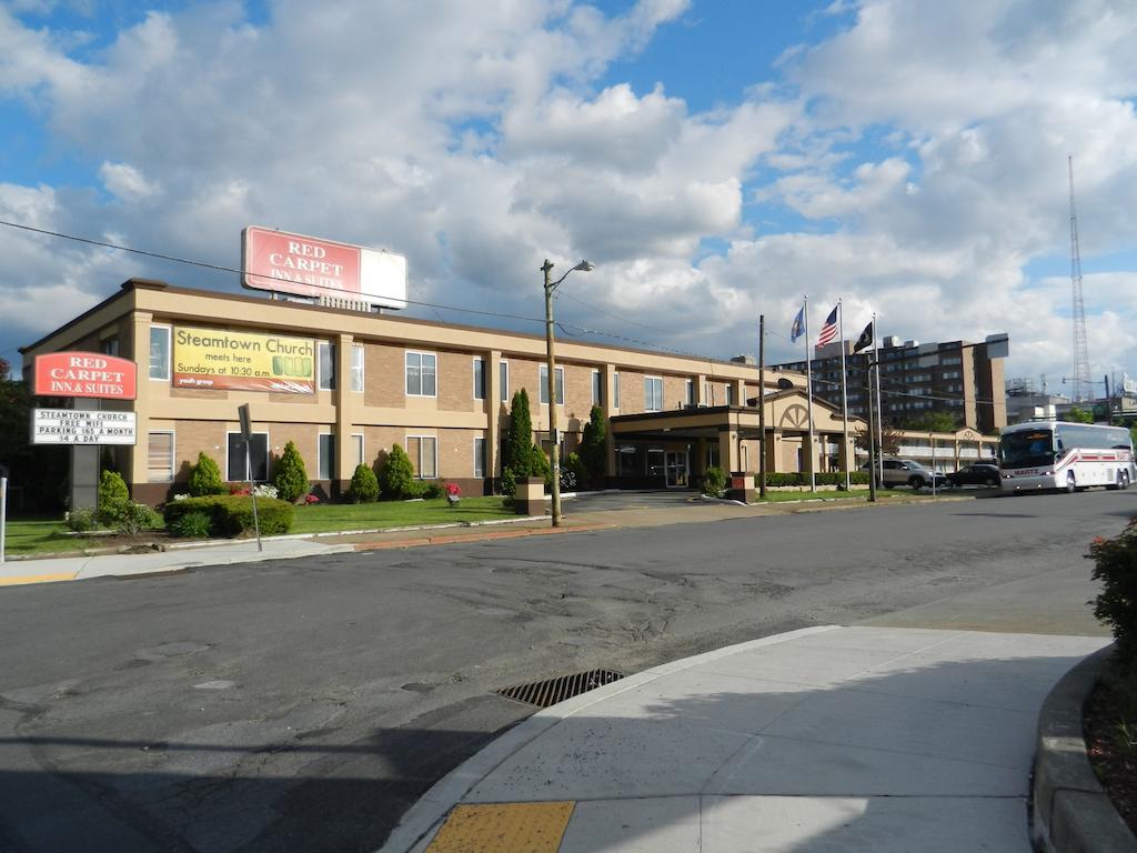 Red Carpet Inn And Suites Scranton Exterior photo